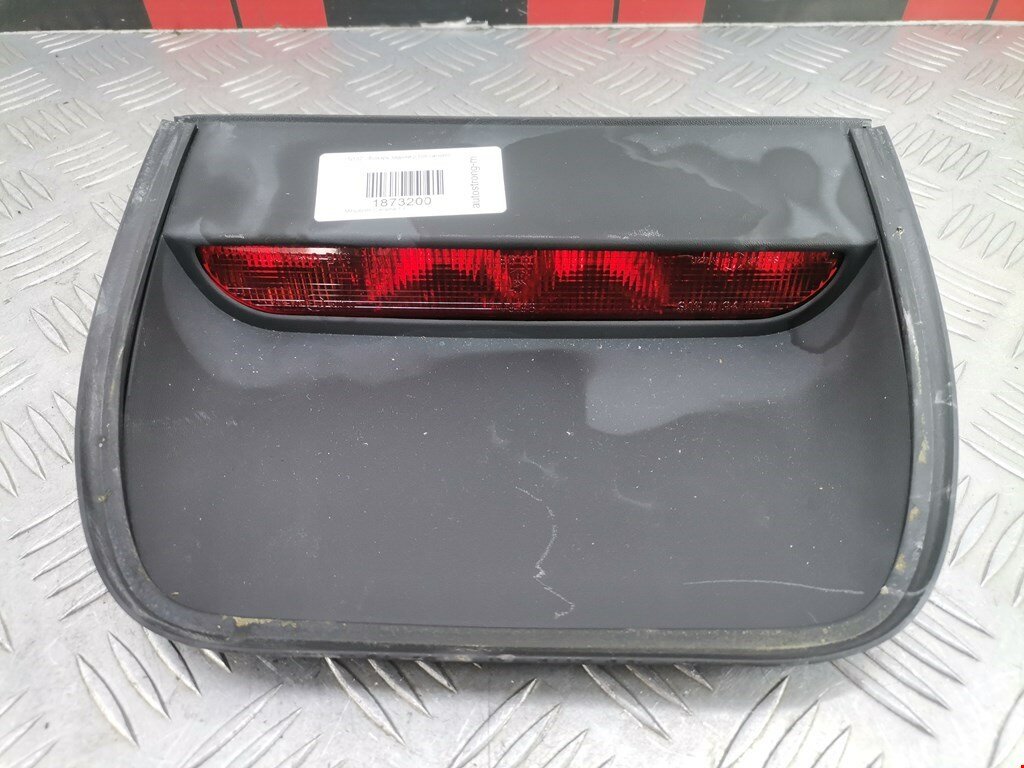 Фонарь дополнительный тормозной (стоп-сигнал) Mitsubishi Carisma MR361207 арт. 1873200