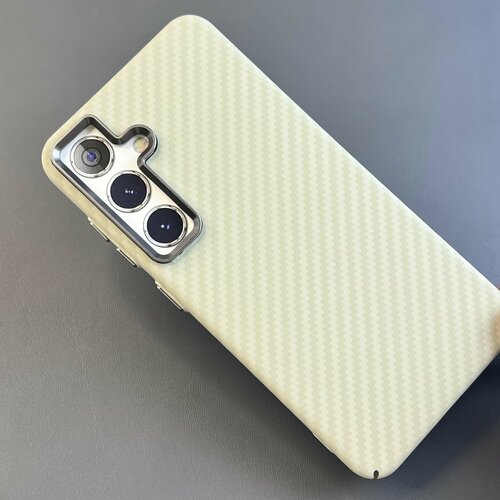 фото Чехол для samsung s25 c поддержкой беспроводной зарядки из ударопрочного пластика под карбон luxo бежевый