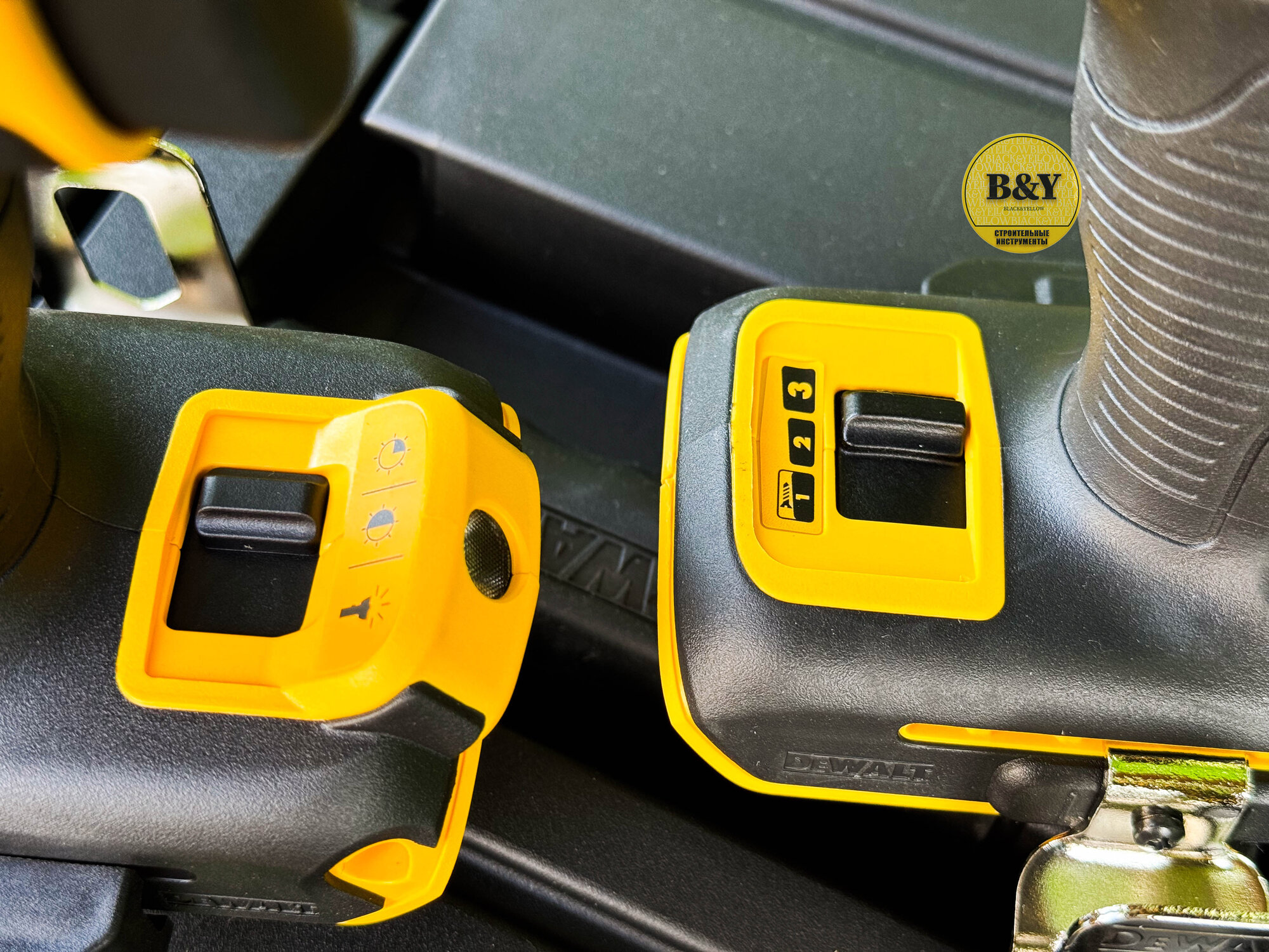 Набор инструментов DeWalt DCK266P2T, ударная дрель и шуруповерт, 2 аккумулятора и ЗУ — фото 1