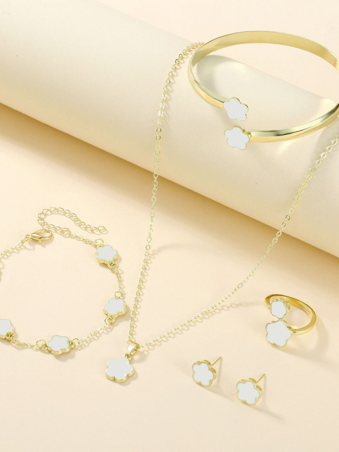 Комплект бижутерии: браслет, серьги, кольцо, цепь