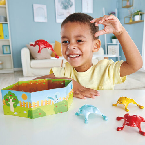 Серия Пора играть Детская развивающая настольная игра Прыгающие кролики Hape 6 фигурок E4310_HP 559₽