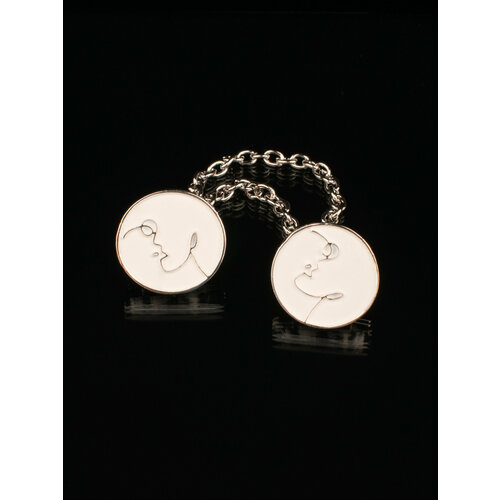 Зажим для кардигана БлагоДарина белый в серебре 915₽