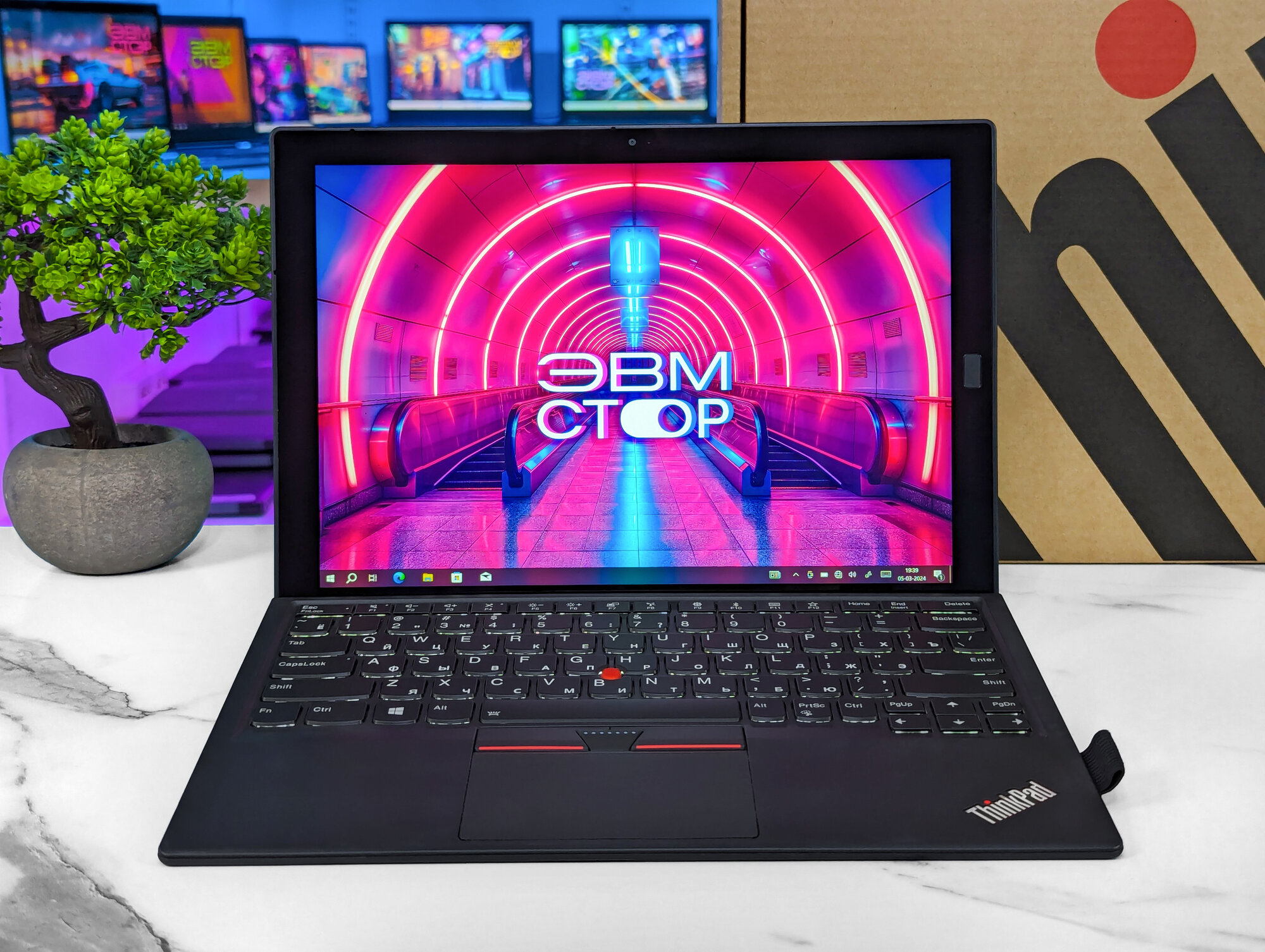 12.0" Ноутбук Lenovo ThinkPad X1 Tablet Gen 2, 2160x1440 IPS, Intel Core i5-7Y57 1.2 GHz, RAM 8 ГБ, SSD 1 ТБ, Intel HD Graphics 615, Windows 10 Pro, touch