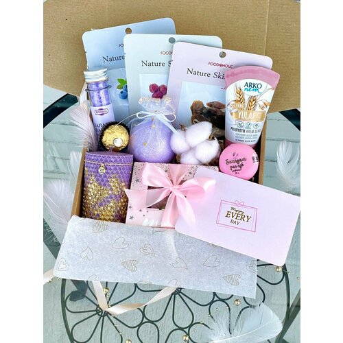 Подарочный набор с уходовой косметикой и Бельгийскими шоколадными конфетами ручной работы / Подарочный набор La Moon / Бьюти бокс на День Рождения