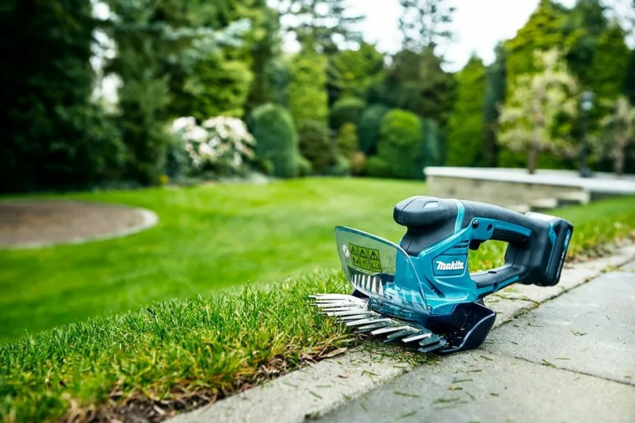 Изображение Аккумуляторные ножницы для травы Makita CXT UM600DWAE