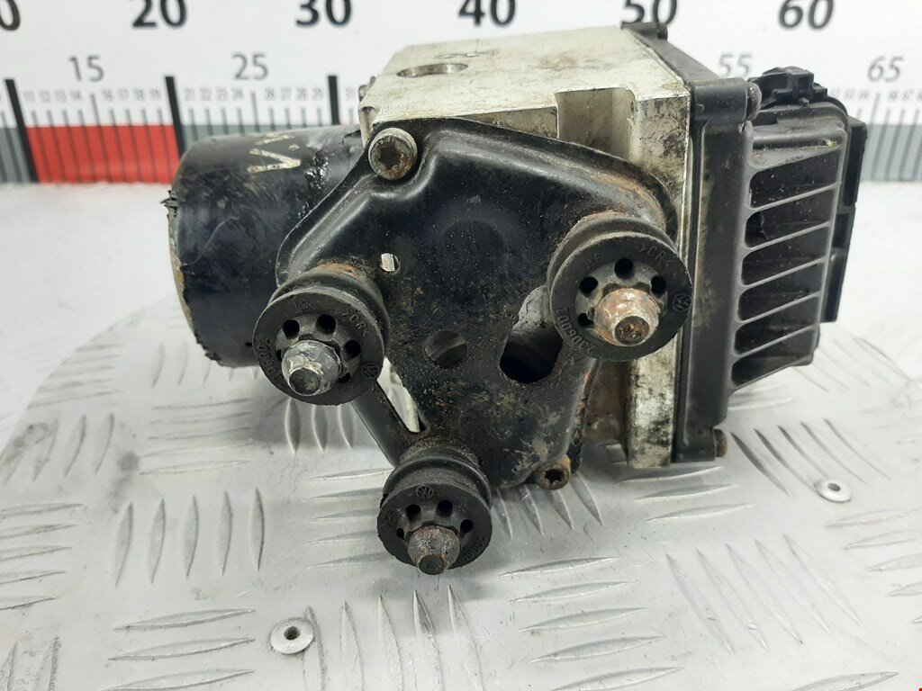 Блок ABS Volkswagen Passat 6 3C0614095N арт. 140778