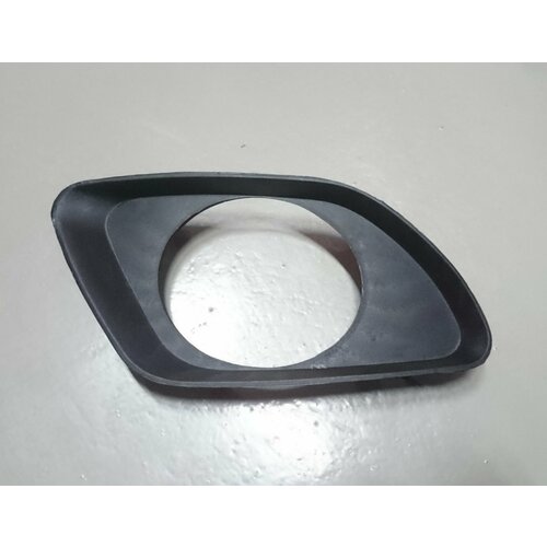 Рамка противотуманной фары левая EMGRAND HB 1068003045 420₽