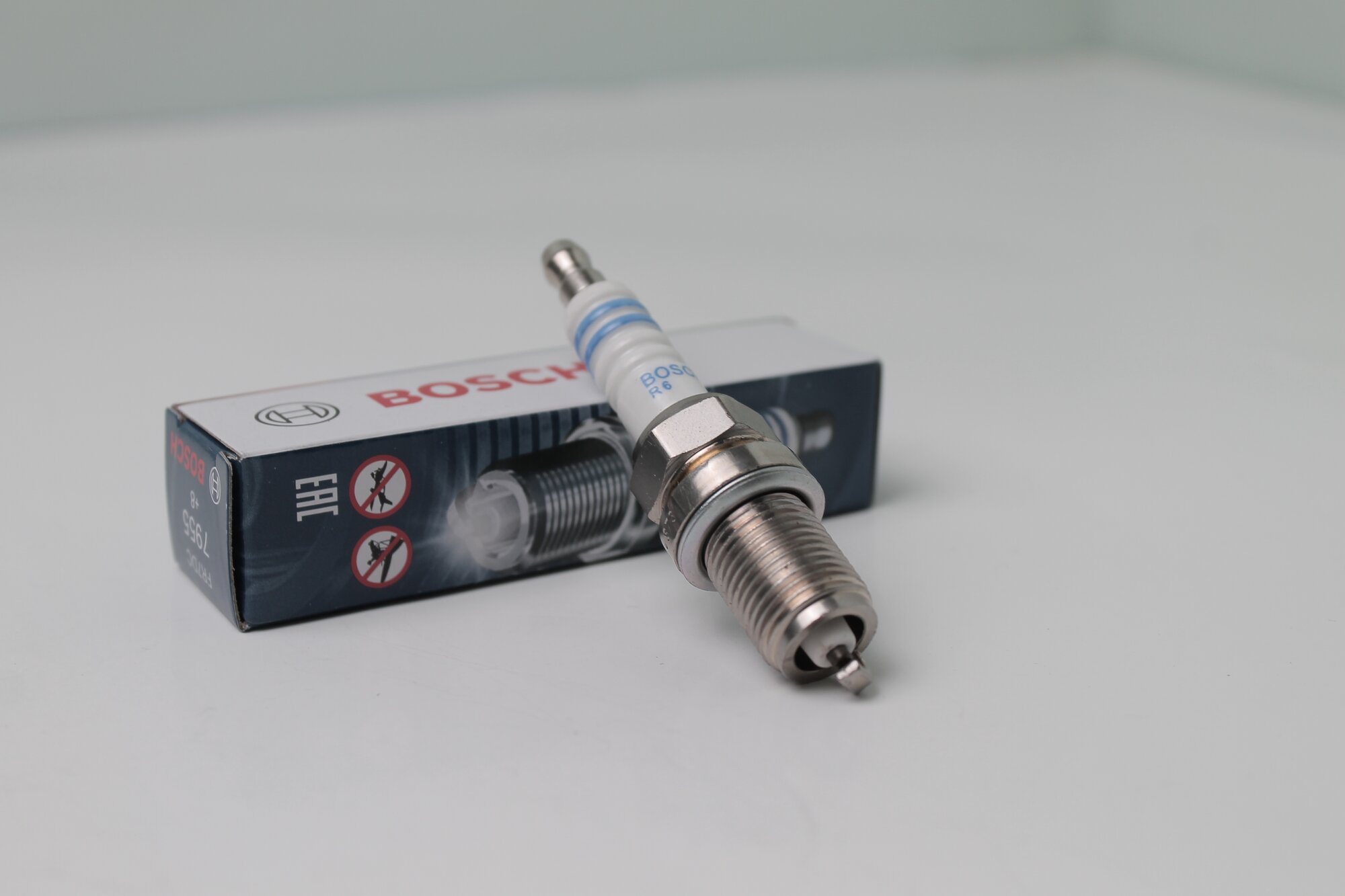 Свеча зажигания BOSCH FR7DC / 0242235666 шевроле Круз хендай Акцент рено Логан тойота Королла, 1 шт.