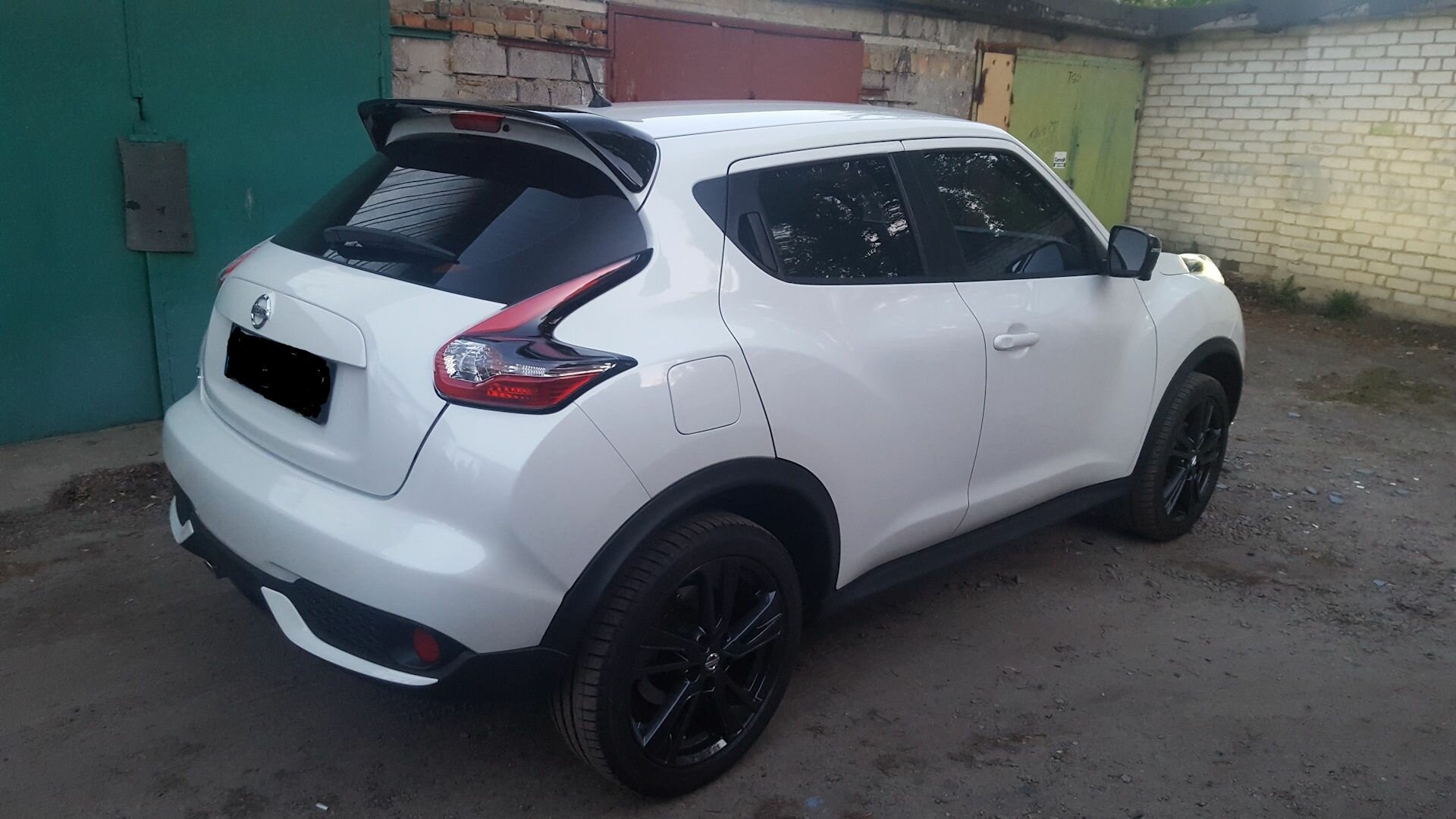 Спойлер для Nissan Juke в черном глянце