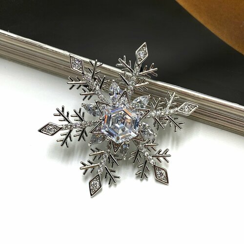 фото Брошь, кристаллы swarovski, серебро нет бренда