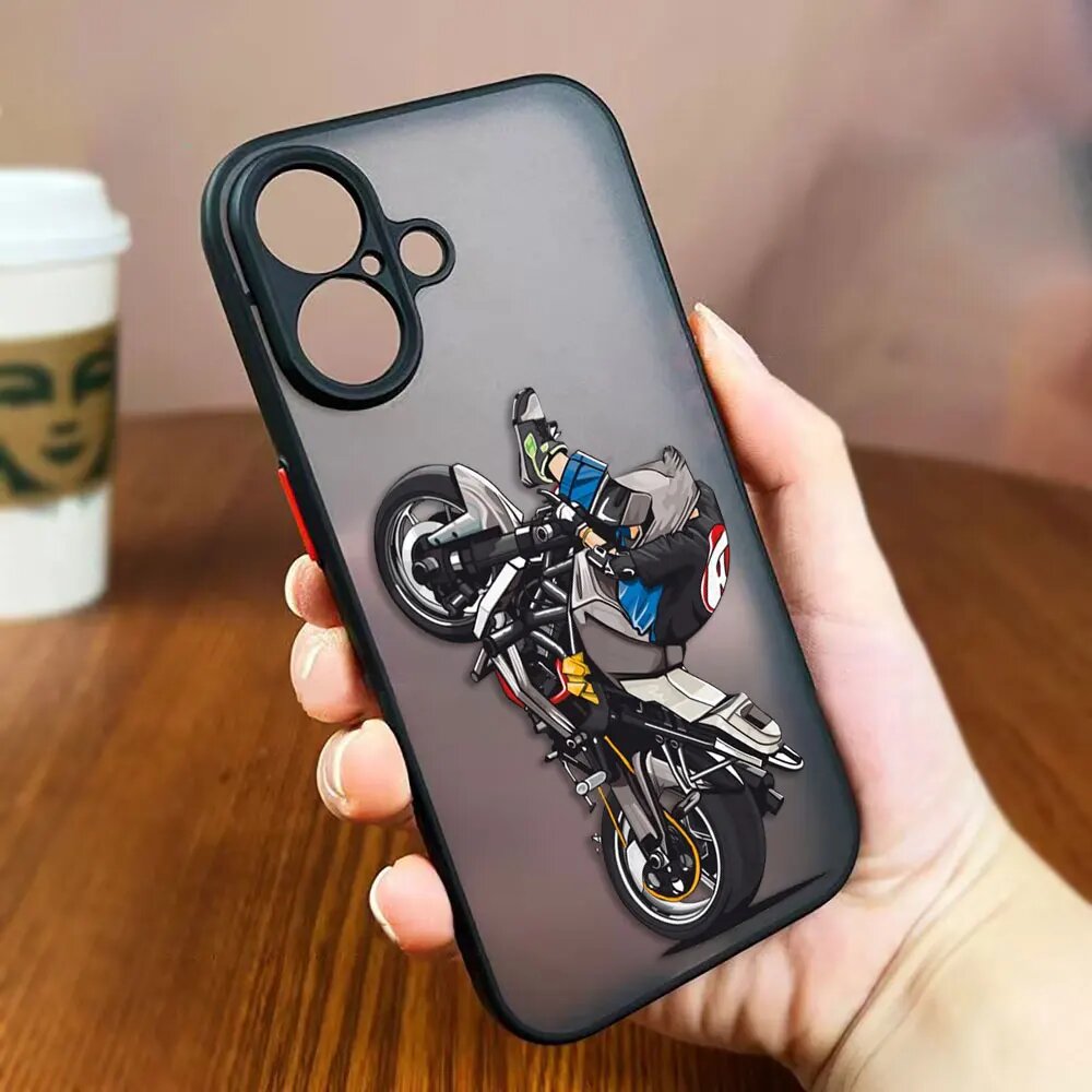 Черный матовый чехол на iPhone 13 Pro Max с мотоциклом
