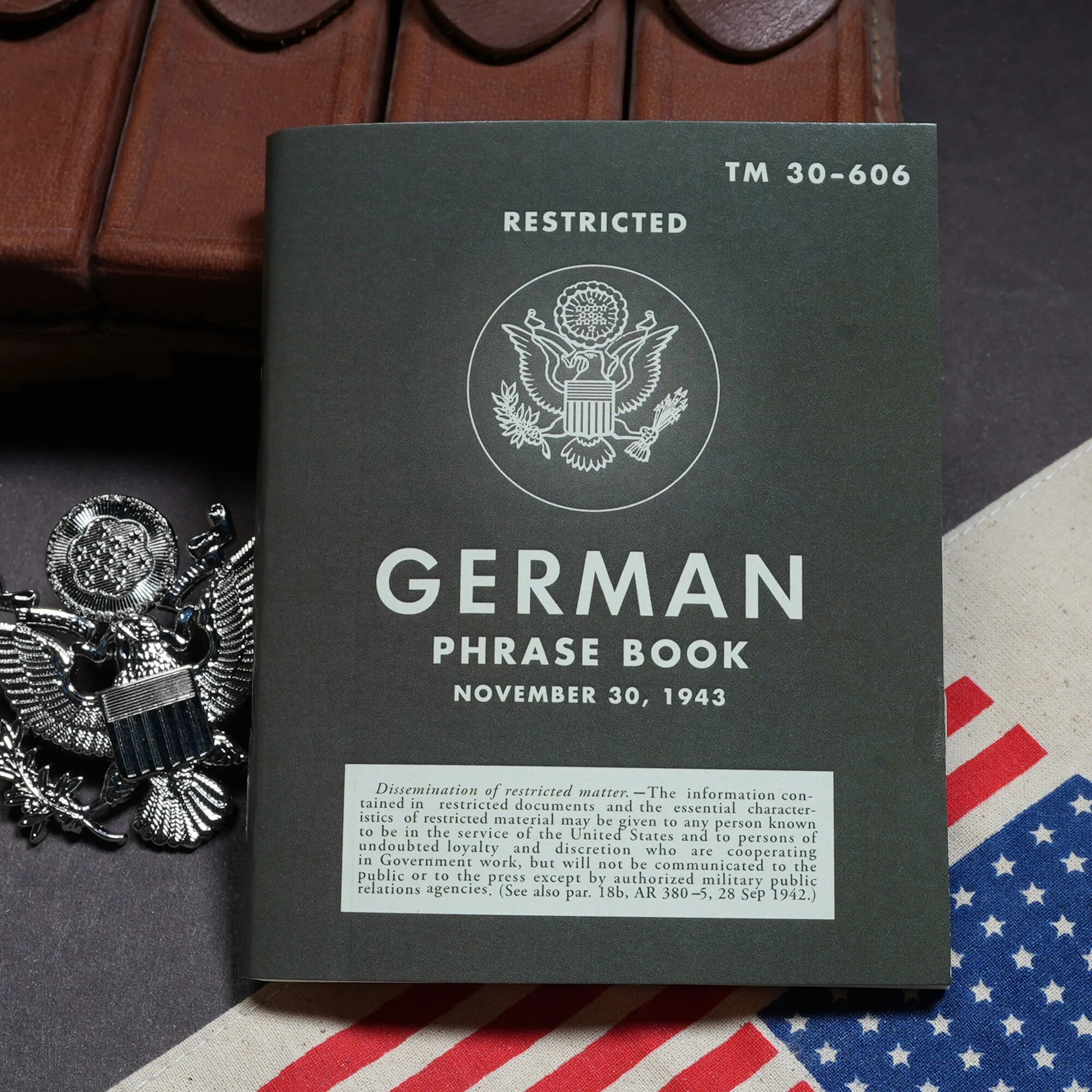 Коллекционный реквизит книга "США M1943 Посадка в Нормандии"