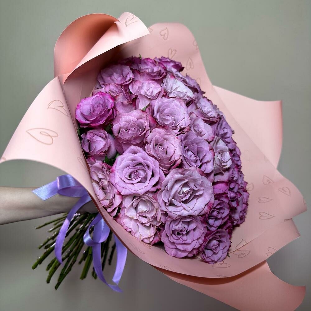 Букет из 51 фиолетовой розы в фирменной упаковке