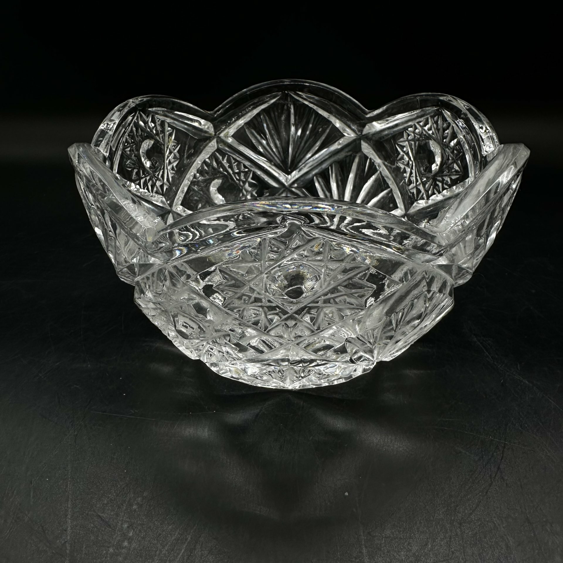 фото Ваза для сервировки с резным декором (салатник), хрусталь, СССР, 1970-1990 гг.