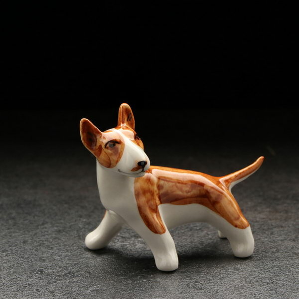 фото Статуэтка фарфоровая "Бультерьер в стойке", бело-рыжий, 7 см