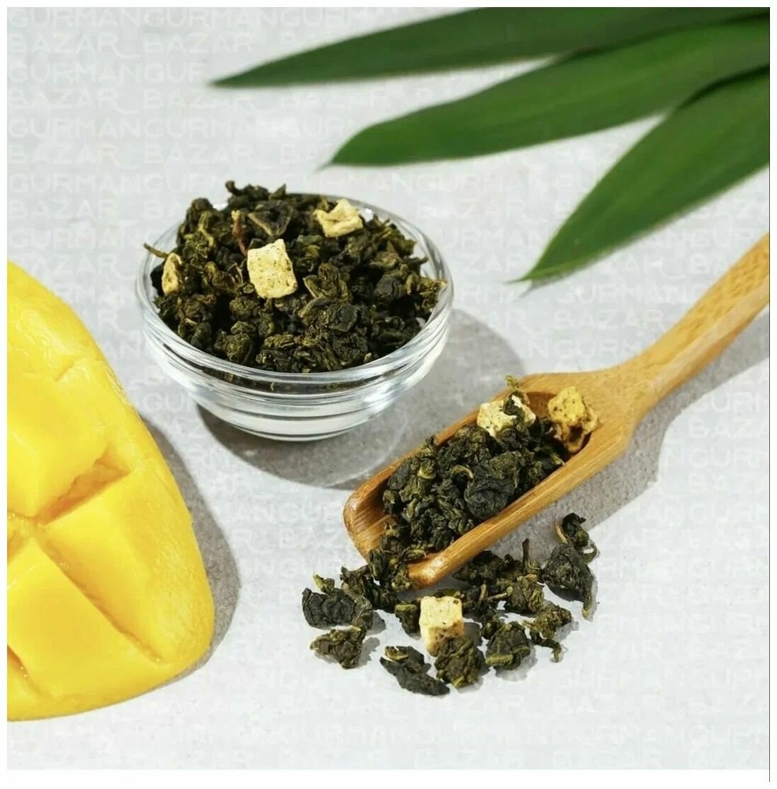 Манговый улун зеленый чай листовой с кусочками манго на осонове Те гуань инь 50 г