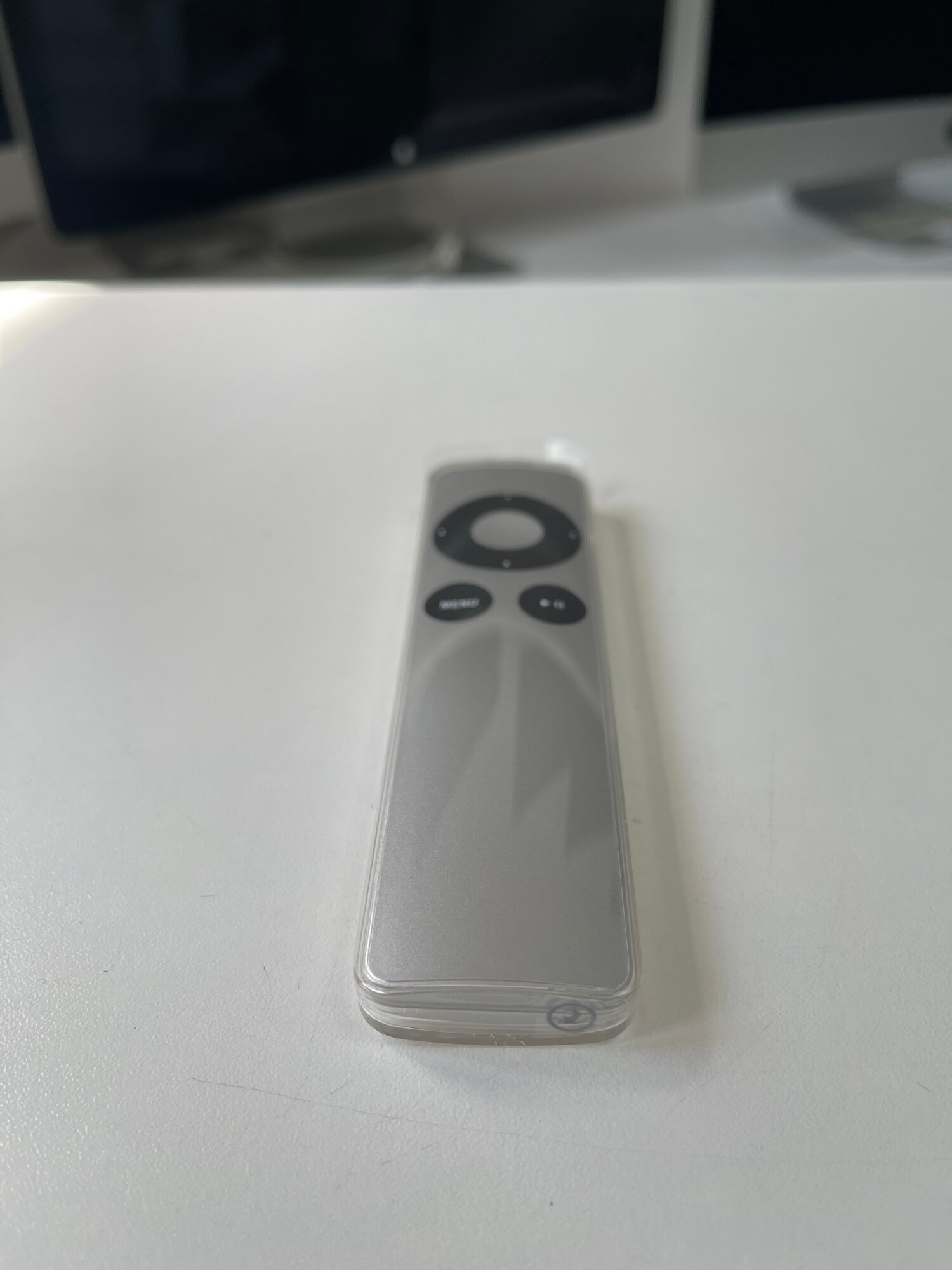 Новый пульт оригинал Apple Remote для Apple TV 3, 4, 4К, HD (Apple MC377ZM/A) — фото 1