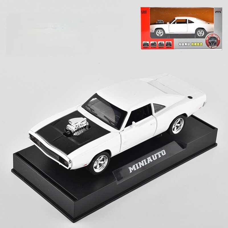 Машинка инерционная Dodge charger 1970 металлическая модель 1:32 белая, со светом и звуком В подарочной упаковке