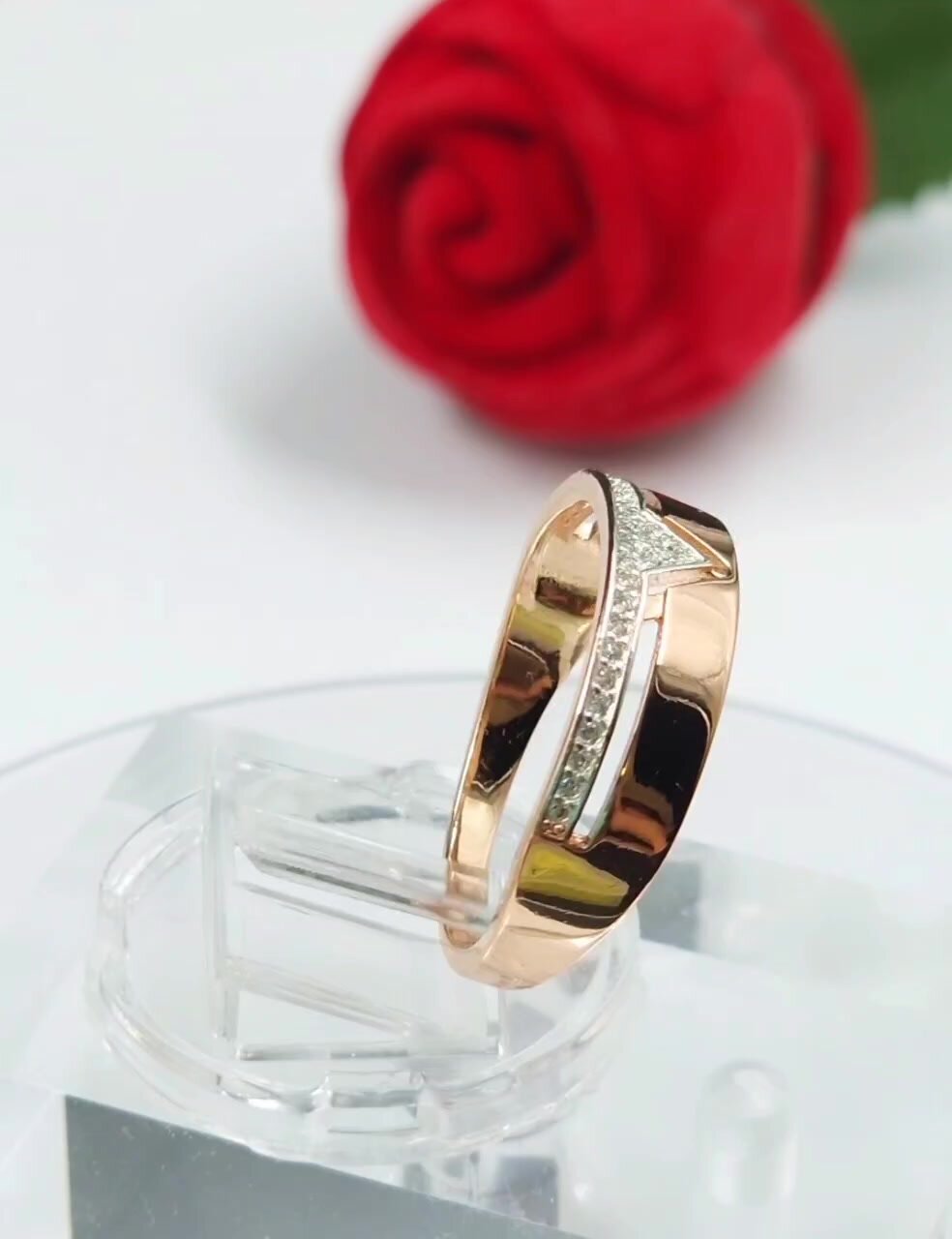 Кольцо помолвочное, фианит, размер 19, золотой — фото 1