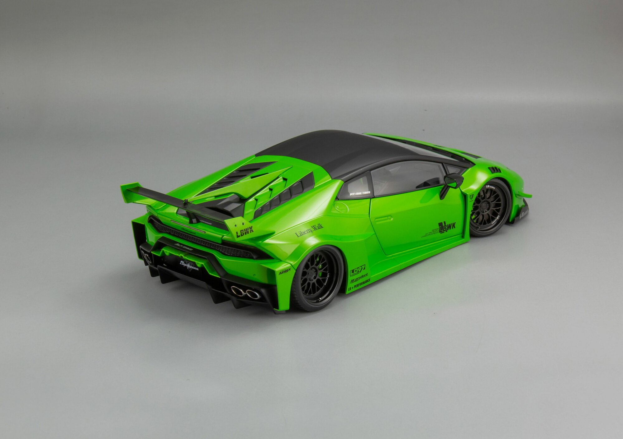 1:18 Lamborghini Huracan GT Liberty Walk LB Silhouette, Коллекционная масштабная модель от AUTOart — фото 1