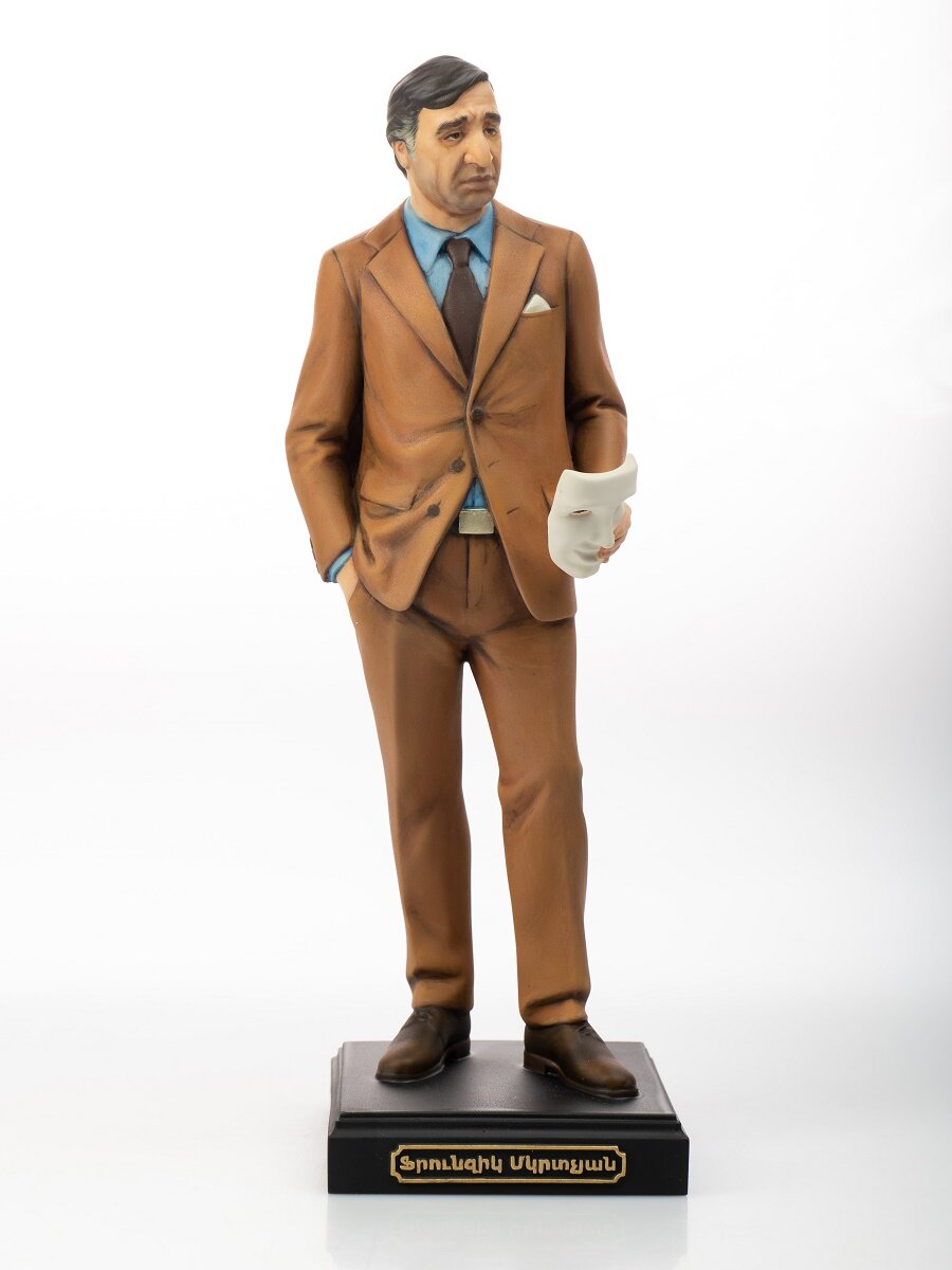 Статуэтка Фрунзик Мкртычян, литьевой мрамор, высота 24 см, ручная роспись