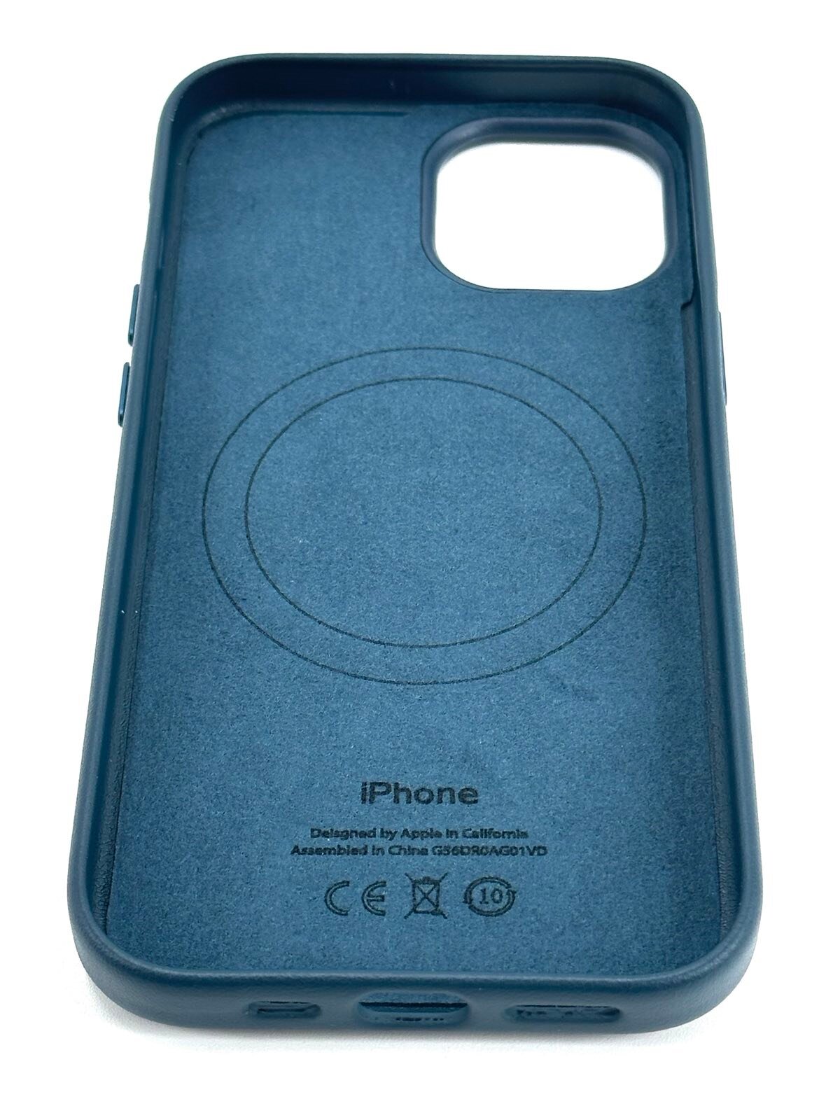Кожаный чехол для iPhone 14 с Magsafe и анимацией синий (Baltic blue)