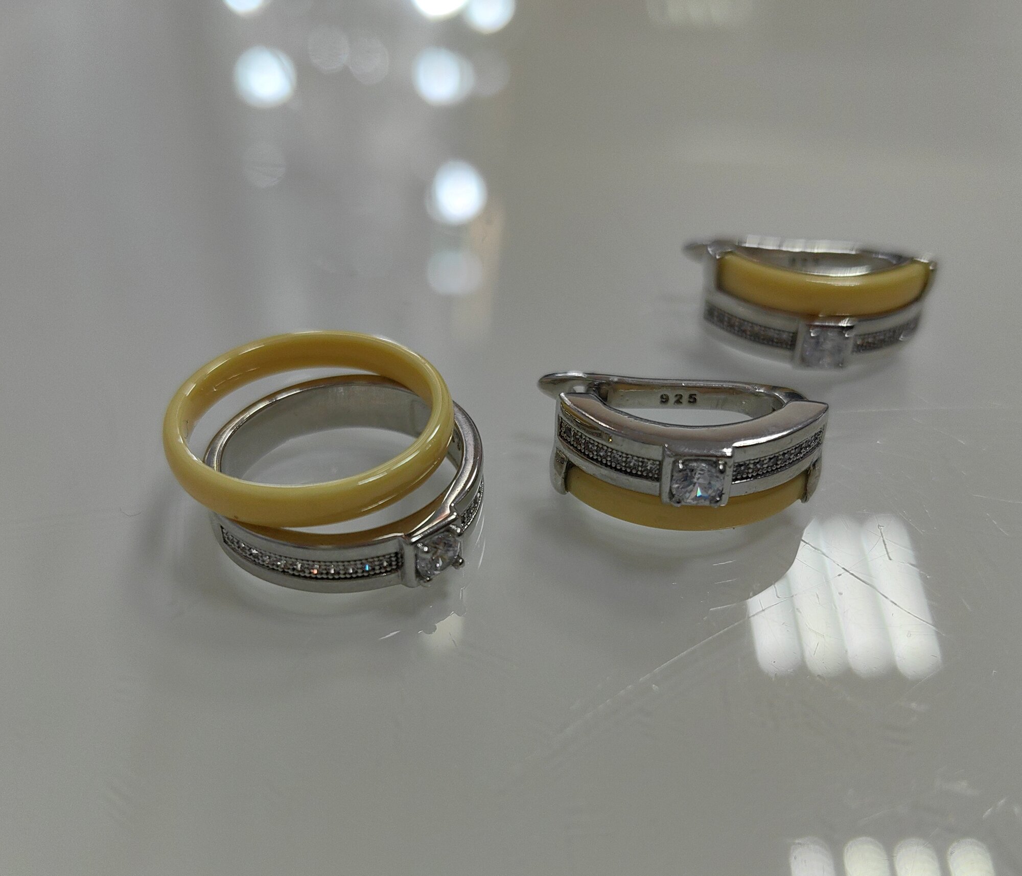 Комплект бижутерии: кольцо, серьги