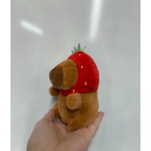 Мягкая игрушка брелок капибара 14см с клубникой на голове плюшевая меховая игрушка брелок на ключи сумку рюкзак 489₽