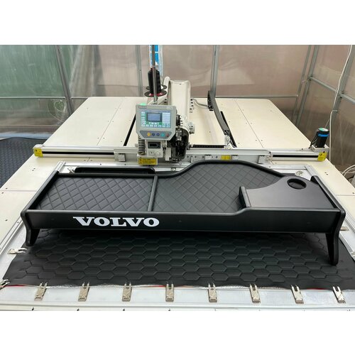 Столик в грузовик для VOLVO FH12 до -2002 Чёрная экокожа Чёрный ромб Подстаканник 11669₽