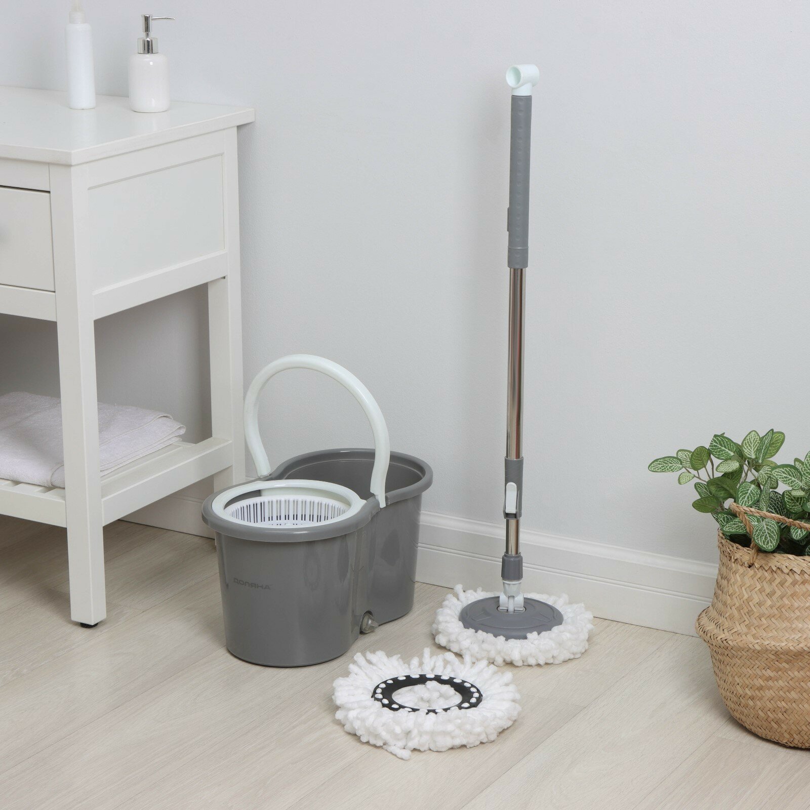 Умная швабра с отжимом и ведром Доляна, 2 насадки в комплекте, 14 л, цвет микс