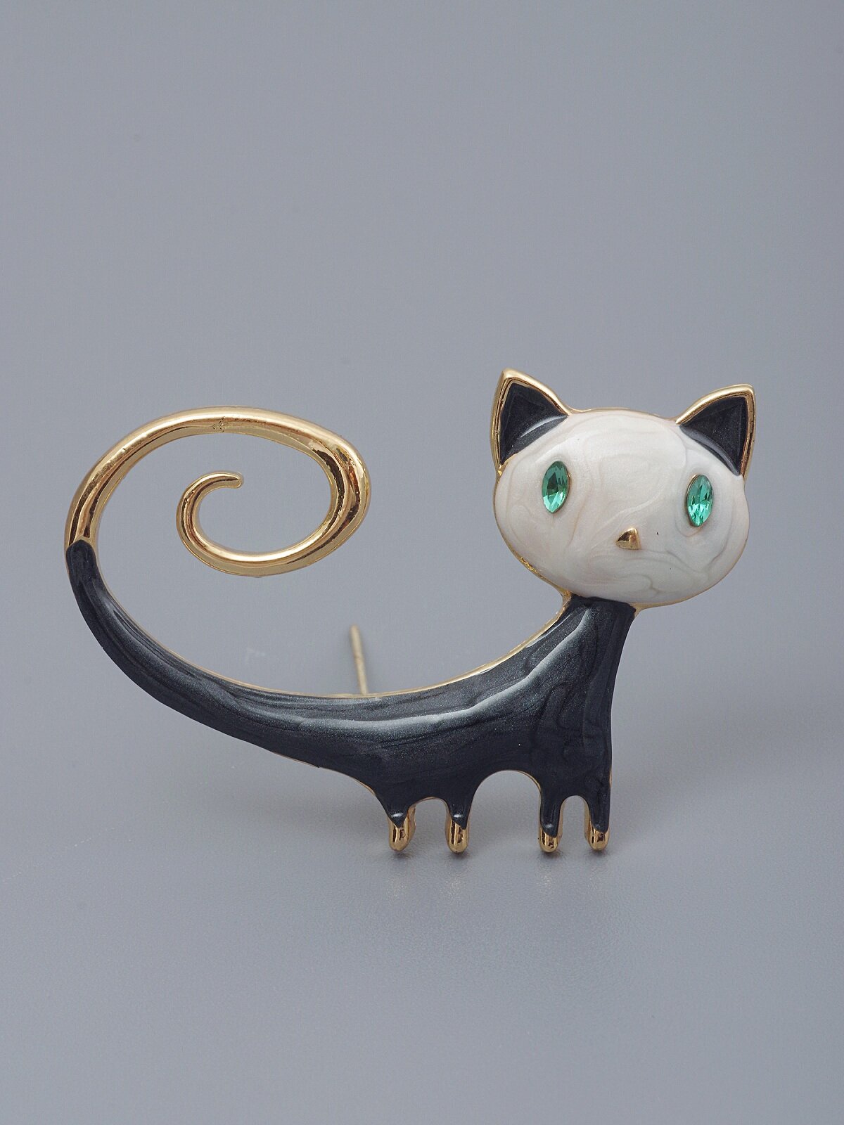 Брошь ЖемАрт, эмаль, 1 шт., серый, золотой, белый — фото 1