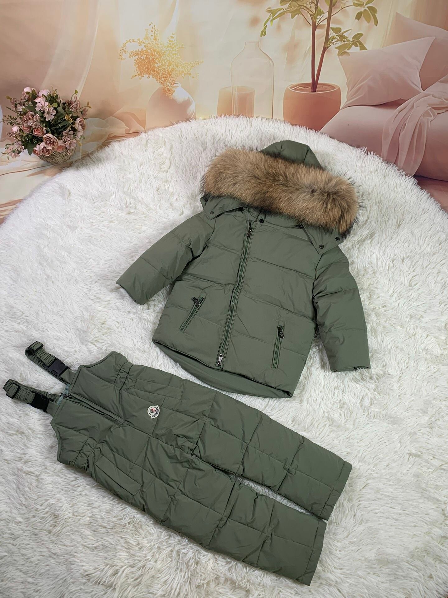 Комбинезон-конверт Moncler размер szie4-(рост:105-115CM)