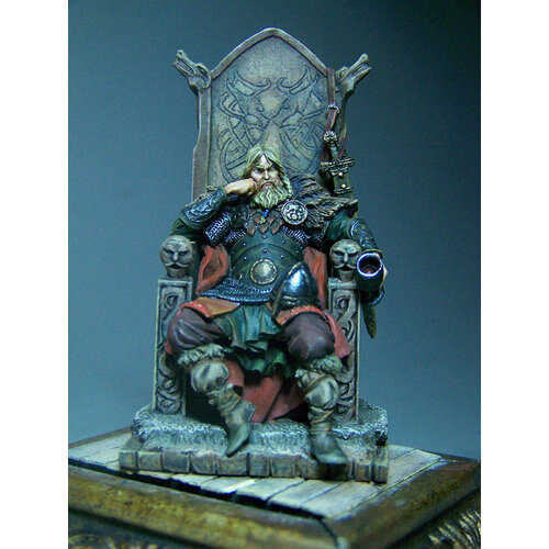 Оловянная фигурка 54-мм. Викинг Ярл на троне