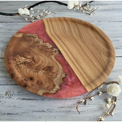 Большое блюдо из дерева для сервировки