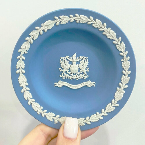 Винтажная миниатюрная тарелочка "Герб Сити (Лондон)" от мануфактуры Wedgwood. Англия, 1970-1980 гг.