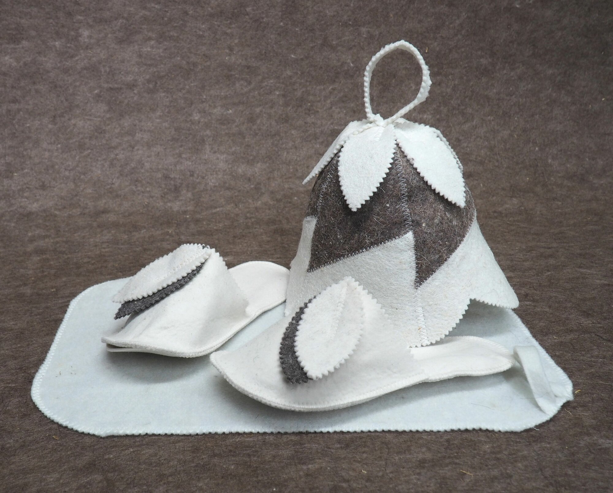 Набор для бани и сауны войлочный женскийколокольчик (шапка коврик тапочки)