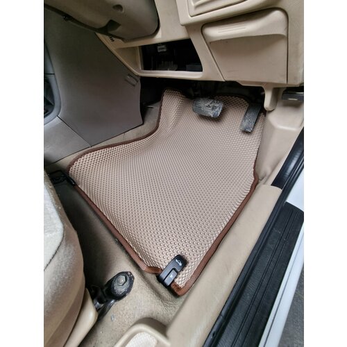 Водительский коврик ЕВА (EVA, ЭВА, 3Д) с бортами /Honda Stream 1 поколение 2000-2006 / Хонда Стрим 1 правый руль передний привод / бежевый сота с коричневым кантом