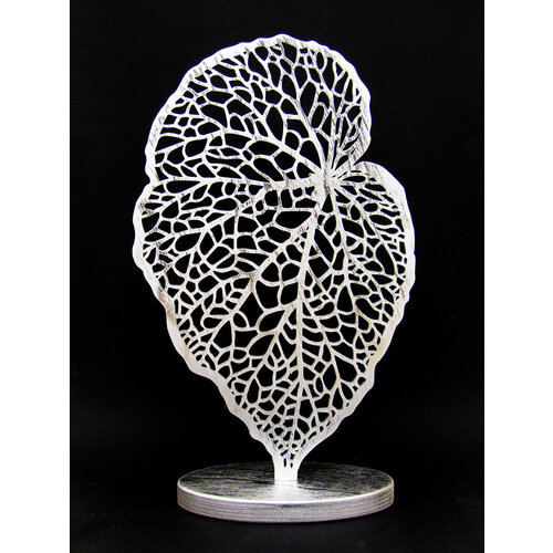 Декор для дома интерьера настольный Begonia из дерева от мастерской FrogDog