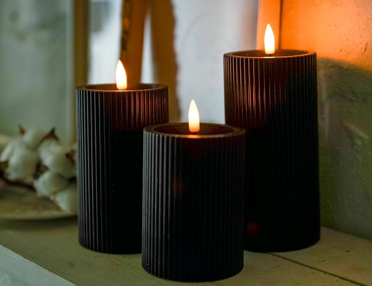 Светодиодные восковые свечи пилар, чёрные, тёплые белые LED-огни мерцающие, "натуральный фитилёк", 7.5х10/12.5/15 см, таймер, 3 шт, батарейки, Edelman 1134651