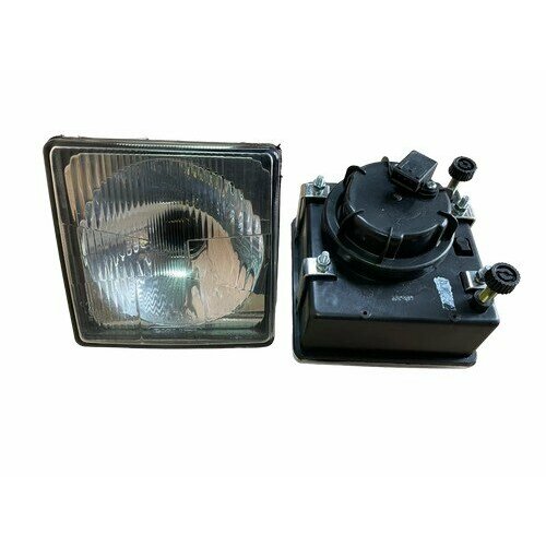 SKV Фара тракторная квадратная н о МТЗ комбайны трактора ан 087101 рифлёное стекло 2116₽