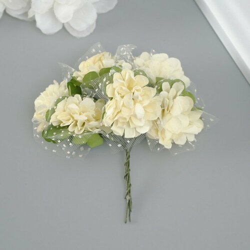 Декоративный цветок для творчества Хризантема бледно-снежный 37₽