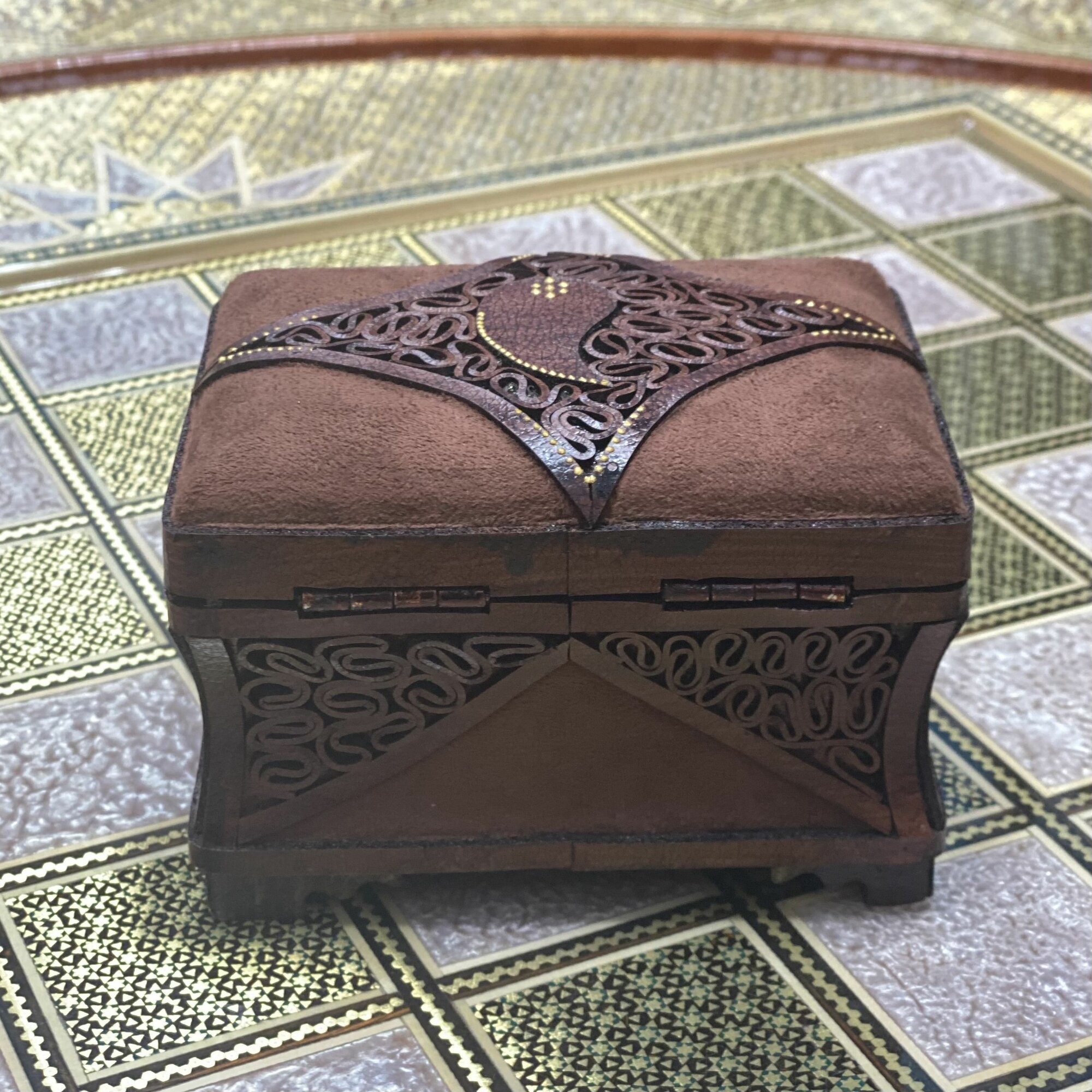 Шкатулка "Персидский базар", дерево, кожа, для рукоделия, коричневая, тёмно-коричневая — фото 1