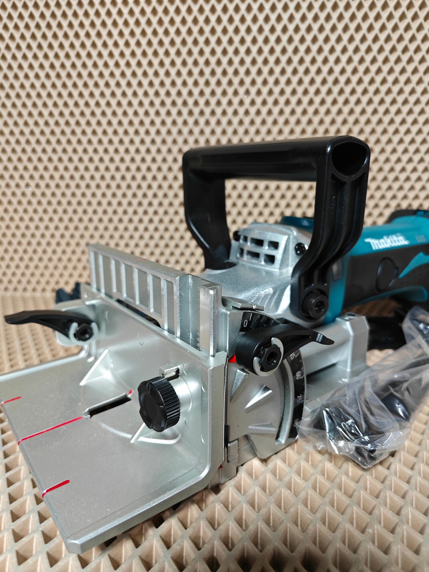 Фрезер Makita DPJ180Z (б/акк,б/зу) - фото №10