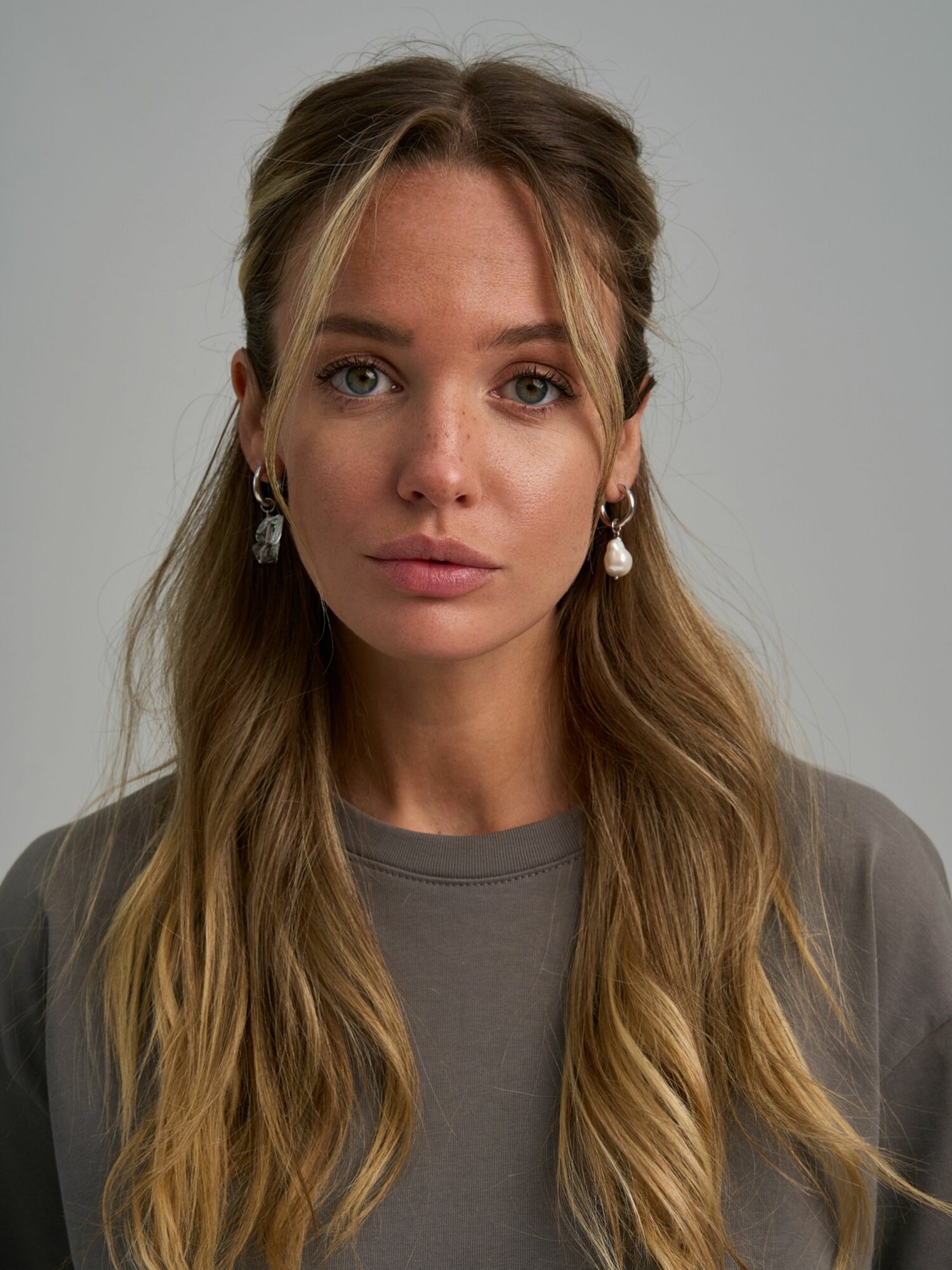 Серьги конго, жемчуг барочный, размер 18 мм, голубой, белый, бесцветный, серебряный — фото 1