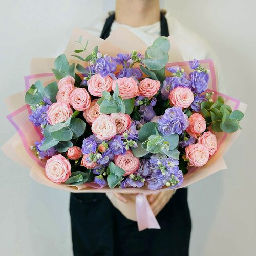 Изображение товара Ароматный букет из маттиол и пионовидных роз. Rybe-flowers.