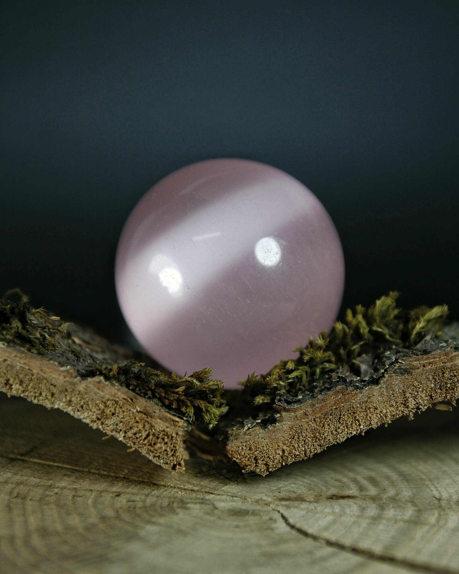 Оберег, амулет Кошачий глаз (Улексит) - шар, имитированный камень, диаметр 39-40 мм, розовый, 1 шт - привлекает любовь и счастье