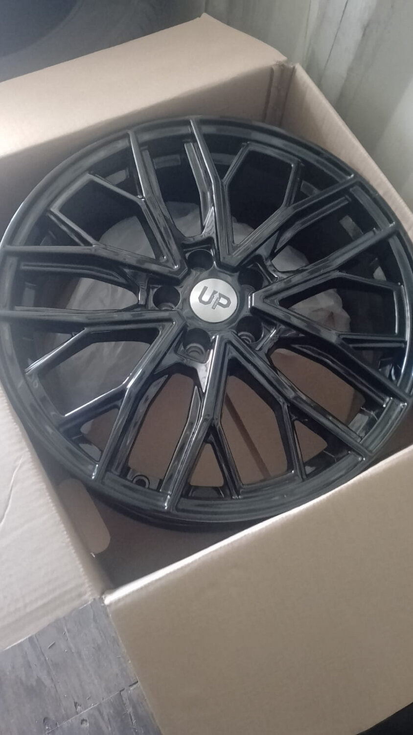 фото Диск Wheels UP R18 Up 7.0/5*108 ET33 d60.1 New Black Сфера