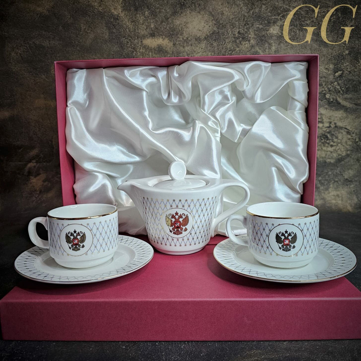 Фарфоровый набор из 2-х чайных пар синяя сетка 250 мл и Чайника 450мл "Герб РФ"