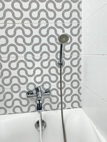 Изображение товара Cмеситель для ванны и душа из латуни с лейкой и шлангом H30002 цвет хром