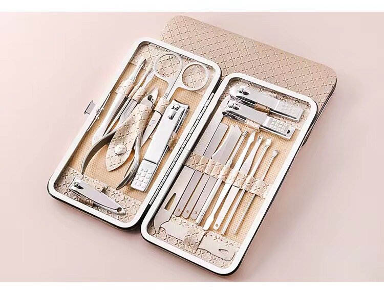 Маникюрный дорожный набор из 19 предметов